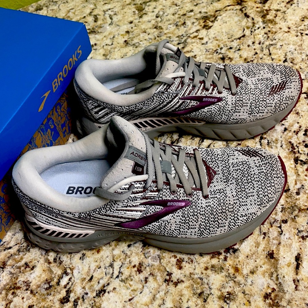 BROOKS ARIEL’18 size 8